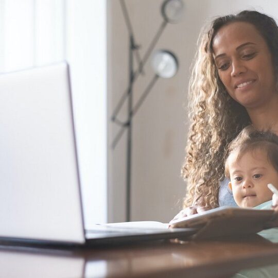 8 useful tips on how to combine work and parenting